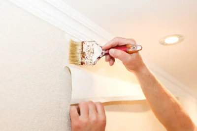 Pose de papier peint à Sansais — revêtements muraux et toiles de verre